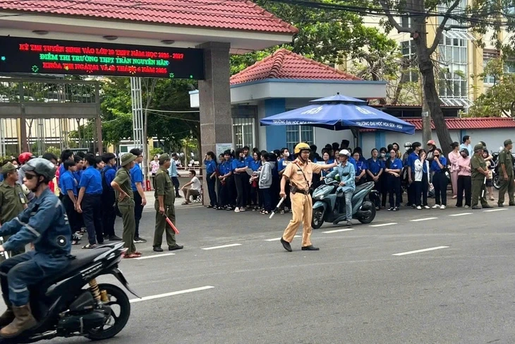 CSGT TP.HCM đảm bảo giao thông, phục vụ kỳ thi tuyển sinh lớp 10 năm học 2026-2027 CSGT TP.HCM đảm bảo giao thông, phục vụ kỳ thi tuyển sinh lớp 10 năm học 2026-2027