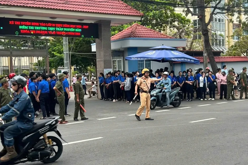 CSGT TPHCM huy động lực lượng bảo đảm trật tự, tiếp sức thí sinh thi lớp 10 CSGT TPHCM huy động lực lượng bảo đảm trật tự, tiếp sức thí sinh thi lớp 10