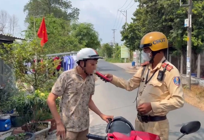 CSGT TPHCM tăng cường xử lý nồng độ cồn, bắn tốc độ ở cửa ngõ Tây Bắc CSGT TPHCM tăng cường xử lý nồng độ cồn, bắn tốc độ ở cửa ngõ Tây Bắc