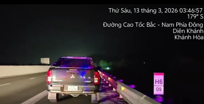 CSGT xử lý nhiều tài xế dừng xe sai quy định trên cao tốc Phan Thiết – Vĩnh Hảo CSGT xử lý nhiều tài xế dừng xe sai quy định trên cao tốc Phan Thiết – Vĩnh Hảo