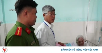 Cụ bà 116 tuổi tự tay bỏ phiếu trong ngày hội toàn dân bầu cử