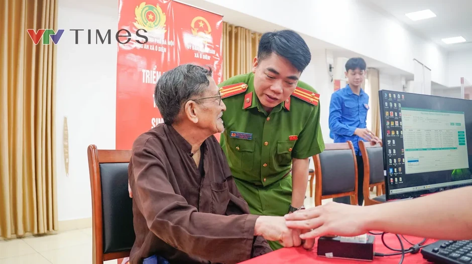 Cụ bà gần 80 tuổi khắc khoải mong đón anh trai liệt sĩ về với "đất mẹ" Cụ bà gần 80 tuổi khắc khoải mong đón anh trai liệt sĩ về với "đất mẹ"