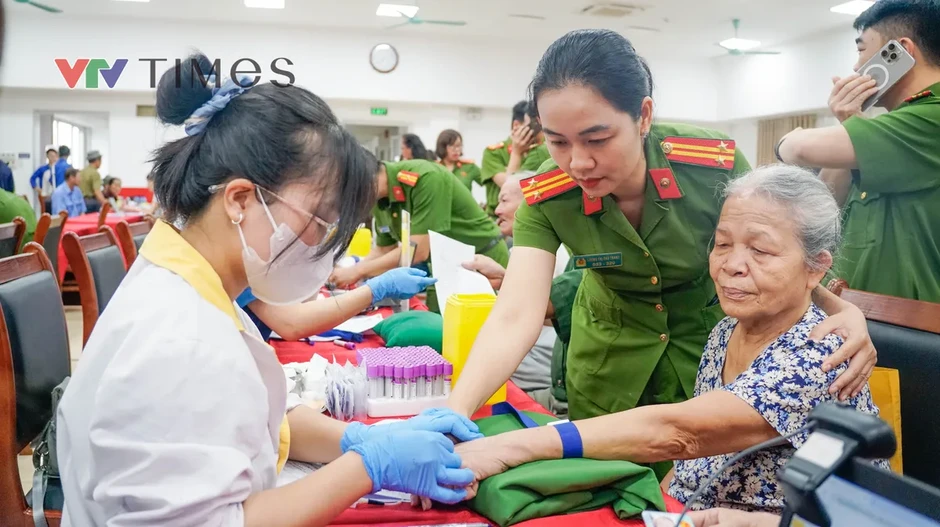 Cụ bà gần 80 tuổi khắc khoải mong đón anh trai liệt sĩ về với "đất mẹ" Cụ bà gần 80 tuổi khắc khoải mong đón anh trai liệt sĩ về với "đất mẹ"