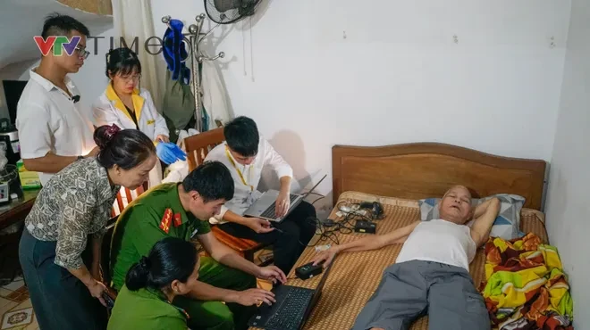 Cụ bà gần 80 tuổi khắc khoải mong đón anh trai liệt sĩ về với "đất mẹ" Cụ bà gần 80 tuổi khắc khoải mong đón anh trai liệt sĩ về với "đất mẹ"