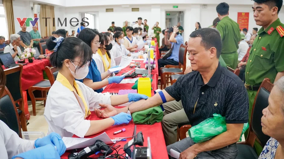 Cụ bà gần 80 tuổi khắc khoải mong đón anh trai liệt sĩ về với "đất mẹ" Cụ bà gần 80 tuổi khắc khoải mong đón anh trai liệt sĩ về với "đất mẹ"