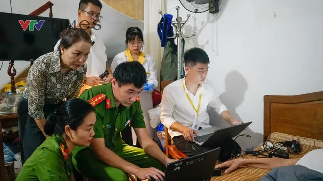 Cụ bà gần 80 tuổi khắc khoải mong đón anh trai liệt sĩ về với "đất mẹ" Cụ bà gần 80 tuổi khắc khoải mong đón anh trai liệt sĩ về với "đất mẹ"