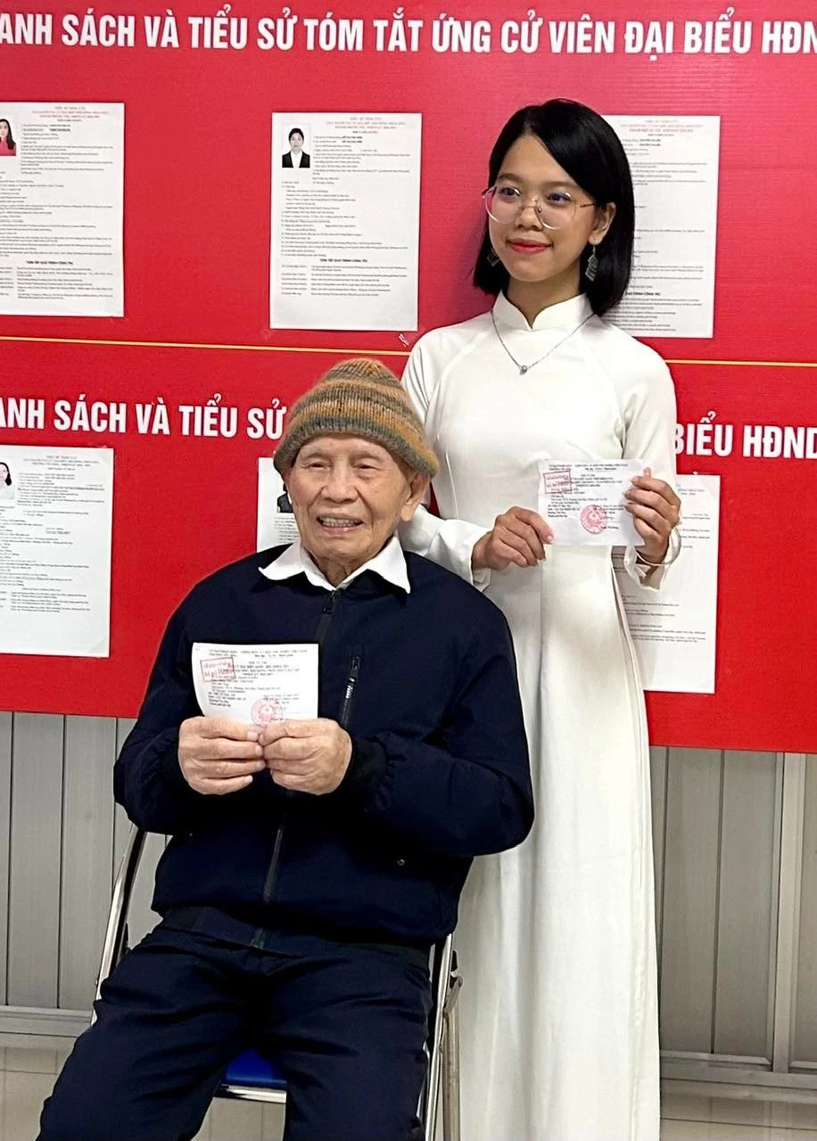Cử tri 100 tuổi từng tham gia tất cả các kỳ bầu cử Quốc hội đi bỏ phiếu sớm Cử tri 100 tuổi từng tham gia tất cả các kỳ bầu cử Quốc hội đi bỏ phiếu sớm