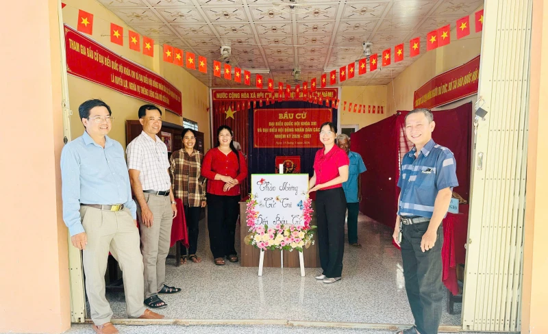 Cử tri Cần Thơ hướng về ngày hội non sông Cử tri Cần Thơ hướng về ngày hội non sông