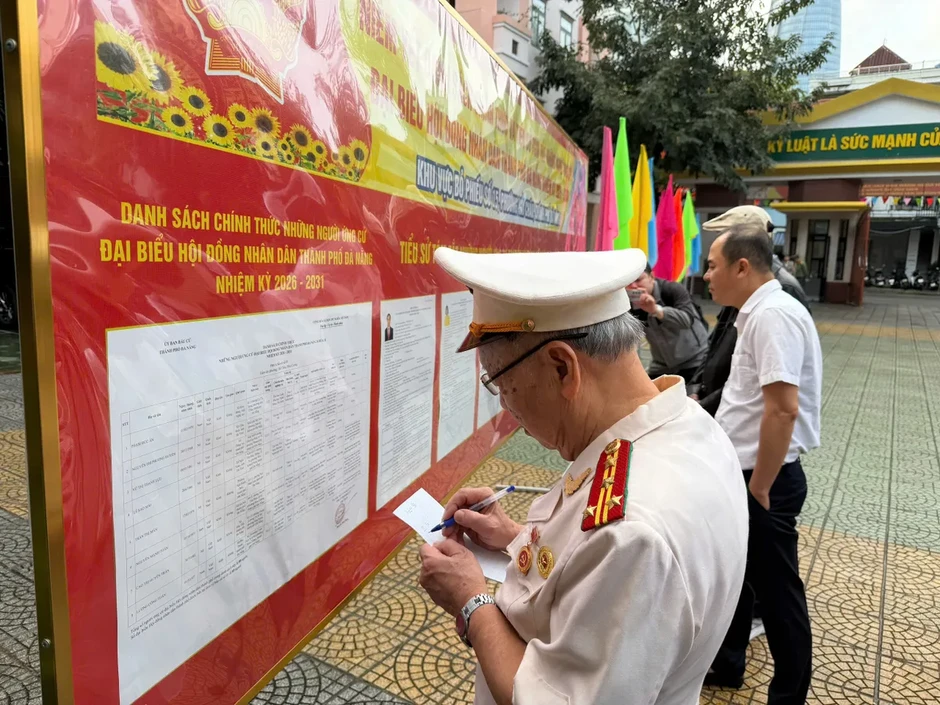 Cử tri Đà Nẵng phấn khởi thực hiện quyền công dân Cử tri Đà Nẵng phấn khởi thực hiện quyền công dân