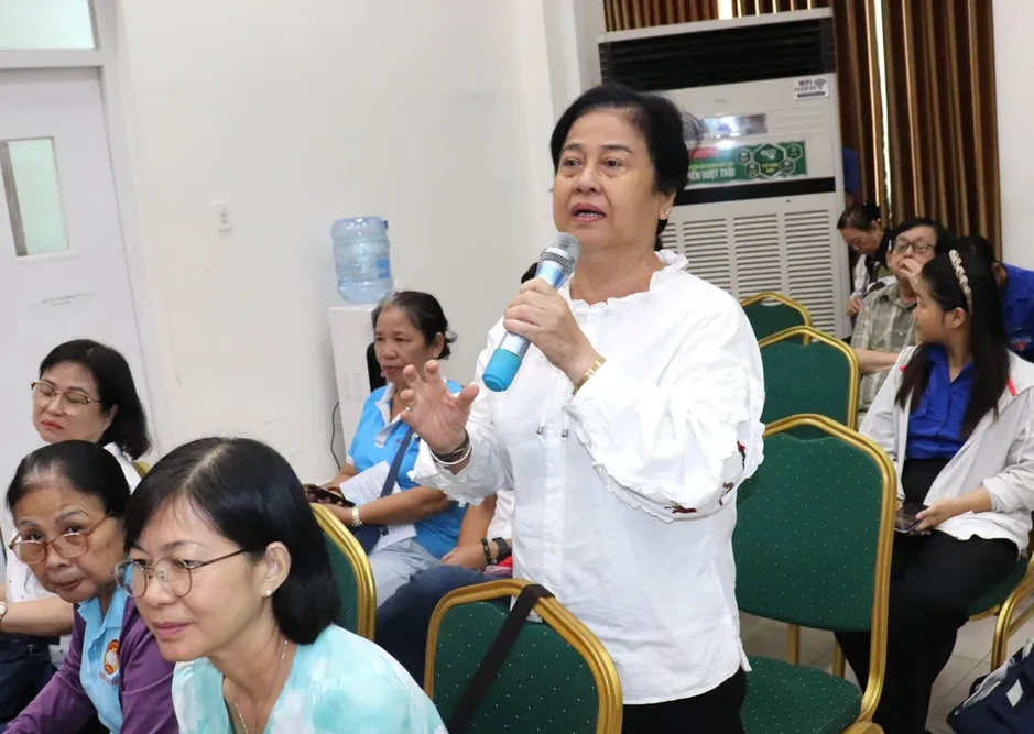 Cử tri phường Tân Sơn Nhất quan tâm việc làm cho thanh niên, chăm sóc người cao tuổi Cử tri phường Tân Sơn Nhất quan tâm việc làm cho thanh niên, chăm sóc người cao tuổi
