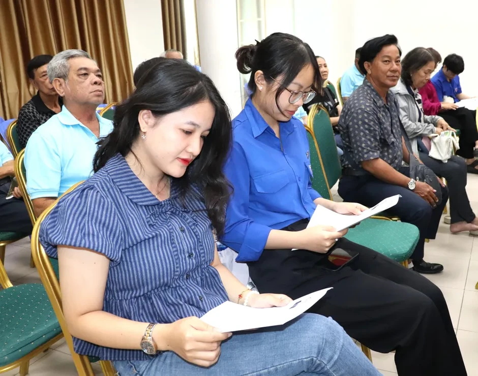 Cử tri phường Tân Sơn Nhất quan tâm việc làm cho thanh niên, chăm sóc người cao tuổi Cử tri phường Tân Sơn Nhất quan tâm việc làm cho thanh niên, chăm sóc người cao tuổi
