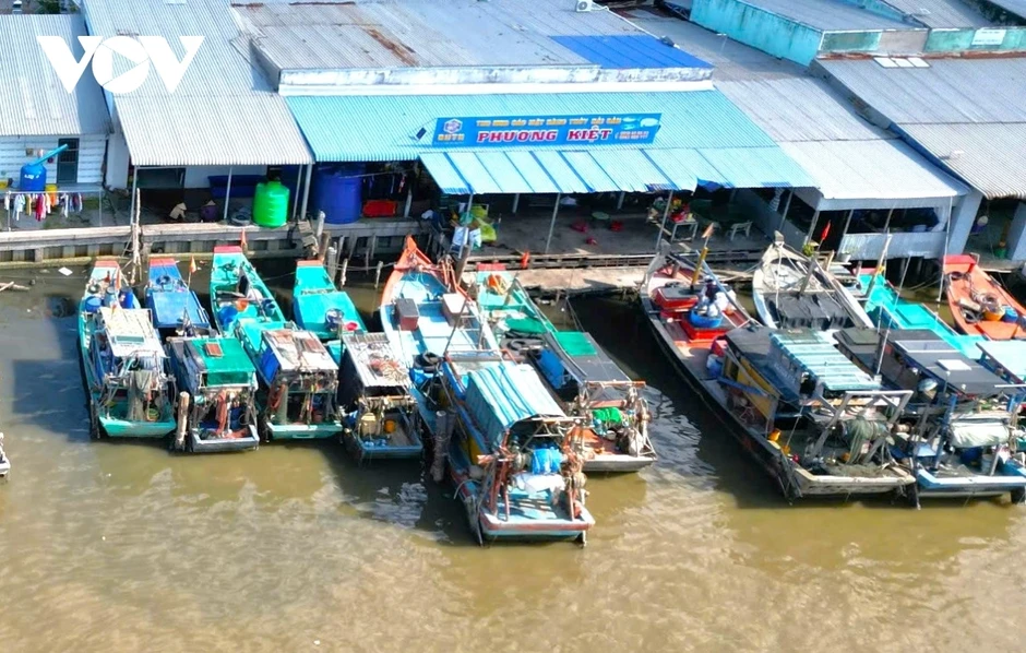 Cửa biển Khánh Hội bồi lắng: Ngư dân “mua đường” ra biển Cửa biển Khánh Hội bồi lắng: Ngư dân “mua đường” ra biển
