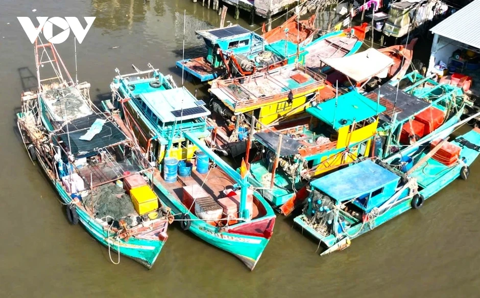 Cửa biển Khánh Hội bồi lắng: Ngư dân “mua đường” ra biển Cửa biển Khánh Hội bồi lắng: Ngư dân “mua đường” ra biển