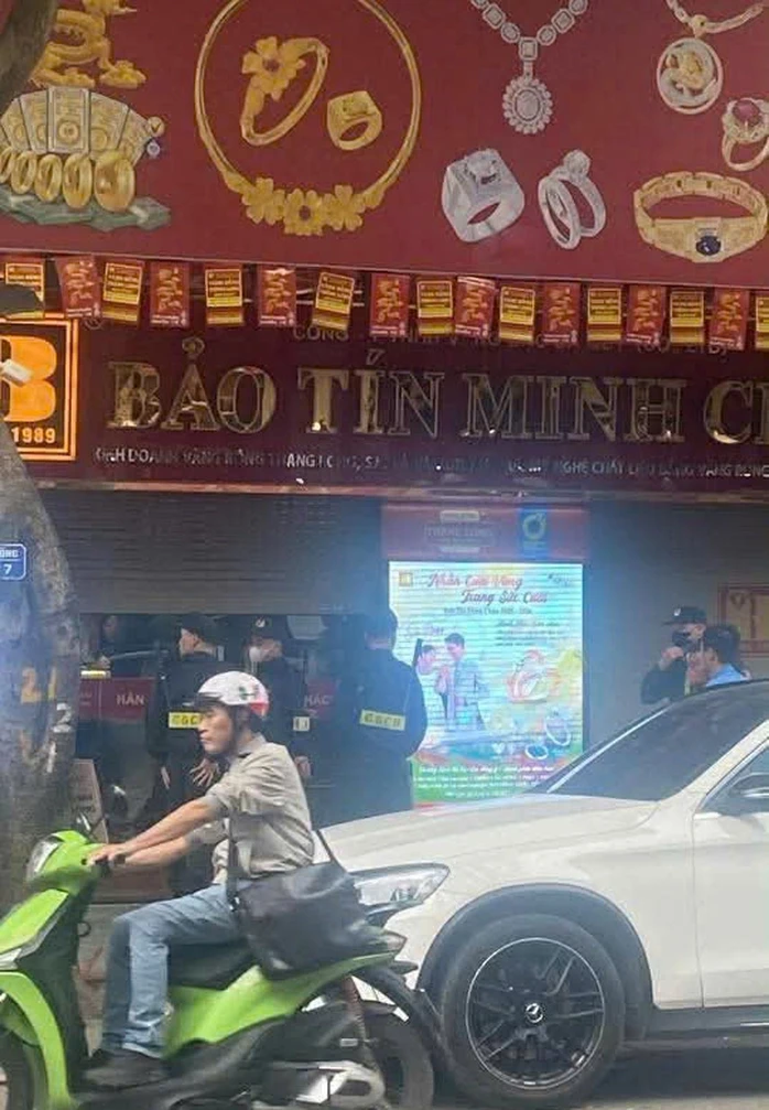Cửa hàng Bảo Tín Minh Châu đóng cửa đột ngột Cửa hàng Bảo Tín Minh Châu đóng cửa đột ngột