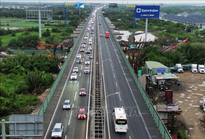 Cửa ngõ TP. Hồ Chí Minh ùn tắc kéo dài khi người dân trở lại sau kỳ nghỉ lễ Cửa ngõ TP. Hồ Chí Minh ùn tắc kéo dài khi người dân trở lại sau kỳ nghỉ lễ