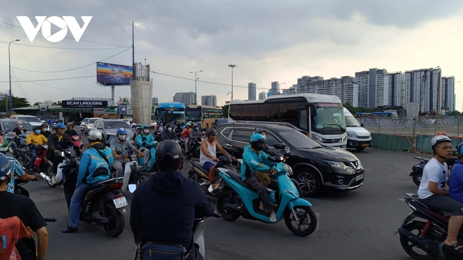 Cửa ngõ TP.HCM đông đúc chiều 3/5, ùn tắc cục bộ tại nhiều điểm Cửa ngõ TP.HCM đông đúc chiều 3/5, ùn tắc cục bộ tại nhiều điểm