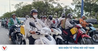 Cửa ngõ TP.HCM đông đúc chiều 3/5, ùn tắc cục bộ tại nhiều điểm