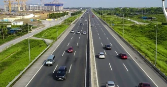 Cục Cảnh sát giao thông đề nghị tổ chức 'làn đường vượt xe' trên cao tốc