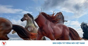 Cụm linh vật “Mã đáo thành công” ở Quảng Trị hư hỏng nghi bị phá hoại