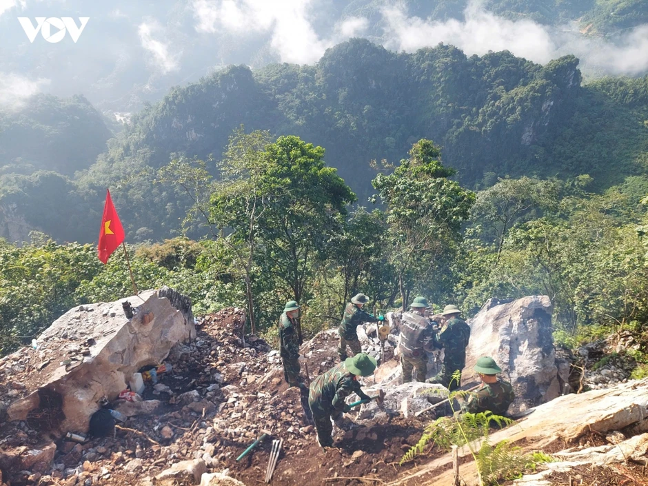 Cuộc chạy đua với thời gian để đưa đồng đội trở về
