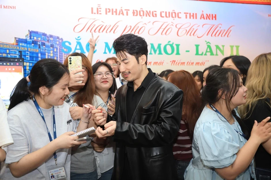 Cuộc thi ảnh 'TP.HCM - Sắc màu mới': Vẻ đẹp của TP.HCM được lan tỏa từ những khoảnh khắc đời thường Cuộc thi ảnh 'TP.HCM - Sắc màu mới': Vẻ đẹp của TP.HCM được lan tỏa từ những khoảnh khắc đời thường