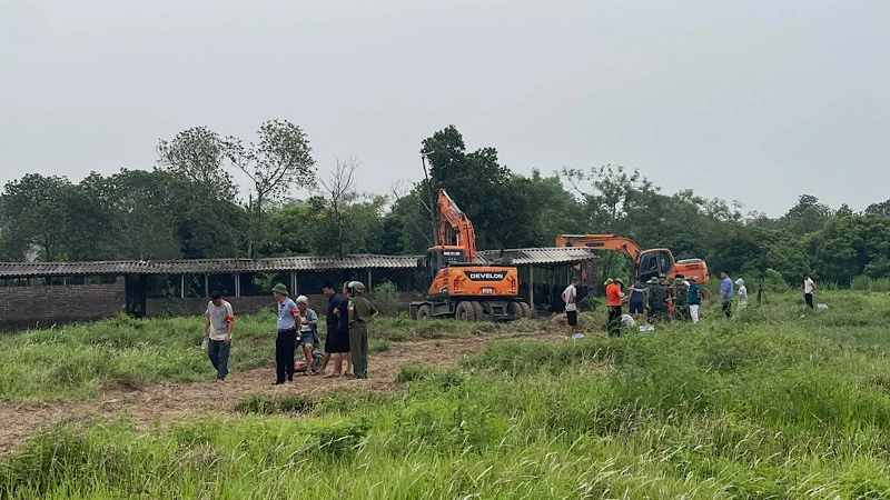 Cưỡng chế thu hồi đất thực hiện Dự án xây dựng Khu dân cư mới ở Kẻ Sặt Cưỡng chế thu hồi đất thực hiện Dự án xây dựng Khu dân cư mới ở Kẻ Sặt