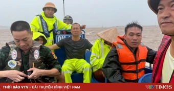 Cứu 3 thuyền viên trên tàu bị chìm sau hơn 12 giờ mất liên lạc do ảnh hưởng bão số 1
