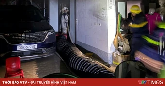 Cứu 4 người mắc kẹt trong đám cháy cửa hàng thời trang ở Hà Nội