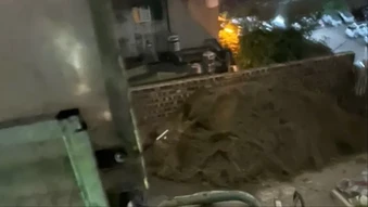 Cứu 7 người mắc kẹt trong vụ cháy nhà 7 tầng