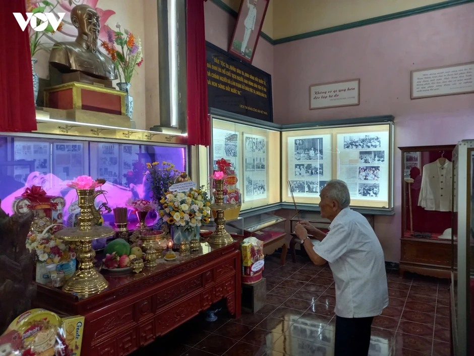 Cựu chiến binh 30 năm dựng khu tưởng niệm Bác Hồ ở Nam Nha Trang Cựu chiến binh 30 năm dựng khu tưởng niệm Bác Hồ ở Nam Nha Trang