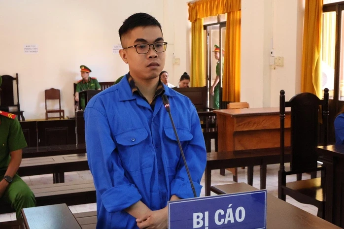 Cựu chuyên viên ngân hàng lừa đảo hơn 9 tỉ đồng Cựu chuyên viên ngân hàng lừa đảo hơn 9 tỉ đồng