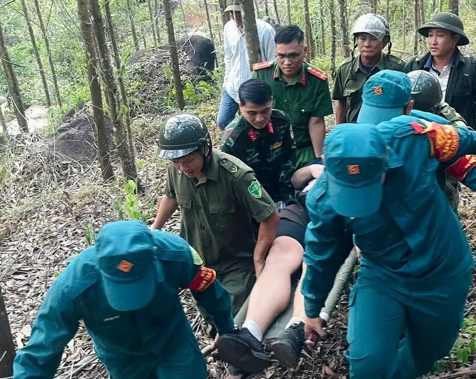 Cứu hộ thành công du khách người Đức gặp nạn tại vùng núi Đà Nẵng Cứu hộ thành công du khách người Đức gặp nạn tại vùng núi Đà Nẵng