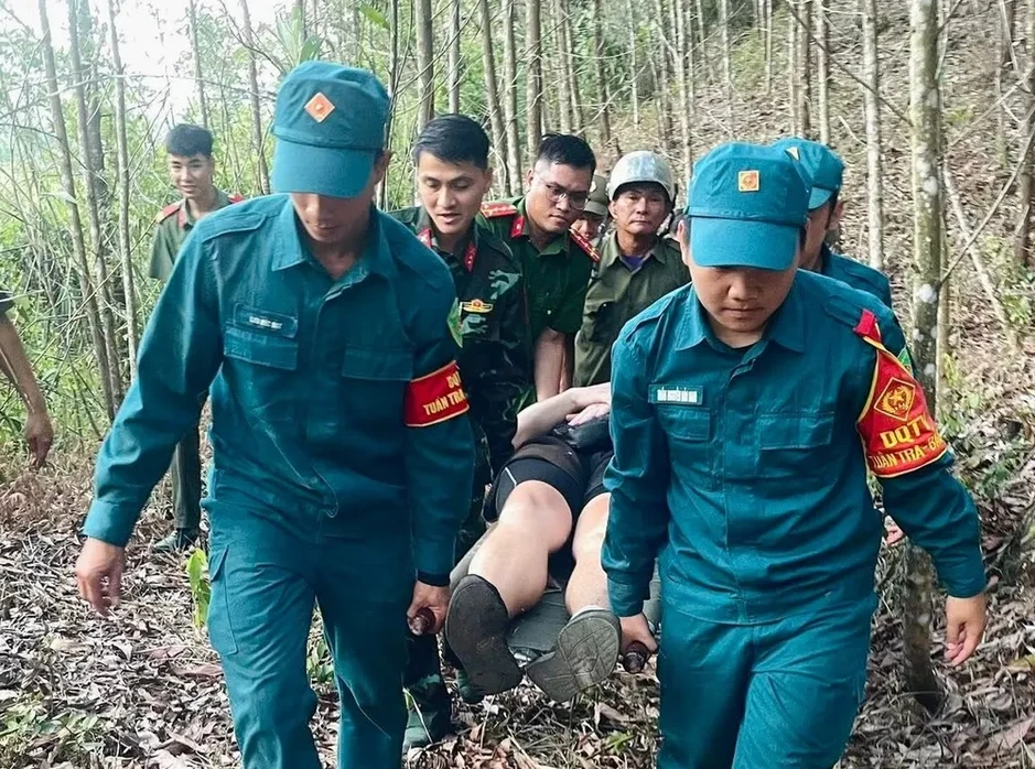 Cứu hộ thành công du khách người Đức gặp nạn tại vùng núi Đà Nẵng Cứu hộ thành công du khách người Đức gặp nạn tại vùng núi Đà Nẵng