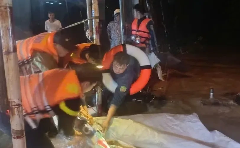 Cứu kịp thời 3 người dân bị nước cuốn trôi ở Đồng Nai