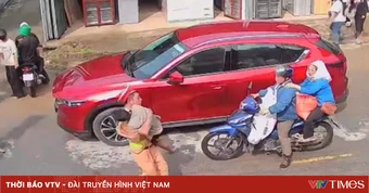 Cứu kịp thời cháu bé bị điện giật ở lễ hội té nước