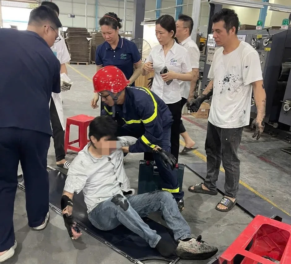 Cứu kịp thời công nhân bị cuốn tay vào máy in công nghiệp ở Bắc Ninh Cứu kịp thời công nhân bị cuốn tay vào máy in công nghiệp ở Bắc Ninh