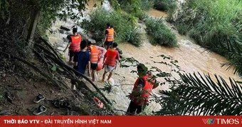 Cứu nữ sinh 11 tuổi mắc kẹt giữa sông khi cùng bạn đi tắm