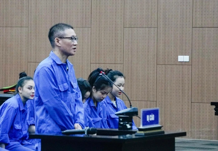 Cựu Phó chủ tịch phường "xào ke" xuyên đêm cùng 2 nữ nhân viên lĩnh án Cựu Phó chủ tịch phường "xào ke" xuyên đêm cùng 2 nữ nhân viên lĩnh án