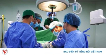 Cứu sống bệnh nhân bị đinh kim loại xuyên thành bụng ở Cần Thơ