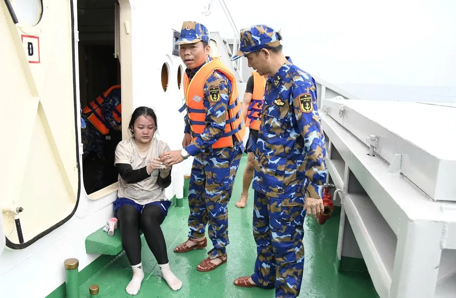 Cứu sống nạn nhân thứ hai trong vụ 4 người bị sóng cuốn tại Đà Nẵng