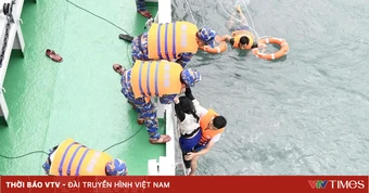 Cứu sống nạn nhân thứ hai trong vụ 4 người bị sóng cuốn tại Đà Nẵng