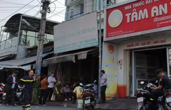 Cứu sống vợ chồng trẻ ngạt khói nặng trong vụ hỏa hoạn tại tại phường Tân Thới Hiệp