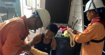 Cứu thành công 30 ngư dân trên tàu cá bị cháy ở vùng biển Khánh Hòa