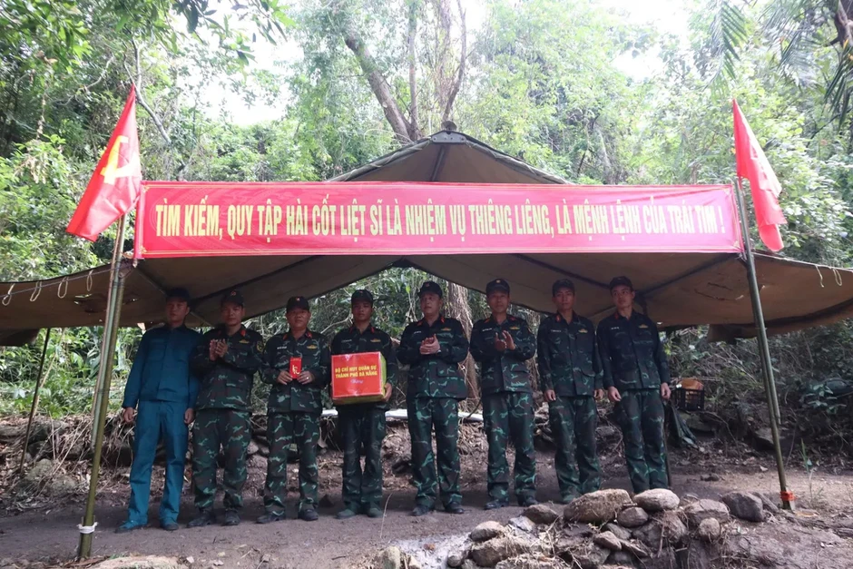 Đà Nẵng: 8 hài cốt liệt sĩ được tìm thấy tại Hang Đá Sập Đà Nẵng: 8 hài cốt liệt sĩ được tìm thấy tại Hang Đá Sập