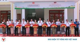 Đà Nẵng bàn giao trường hữu nghị cho Hội người Việt tỉnh Salavanh