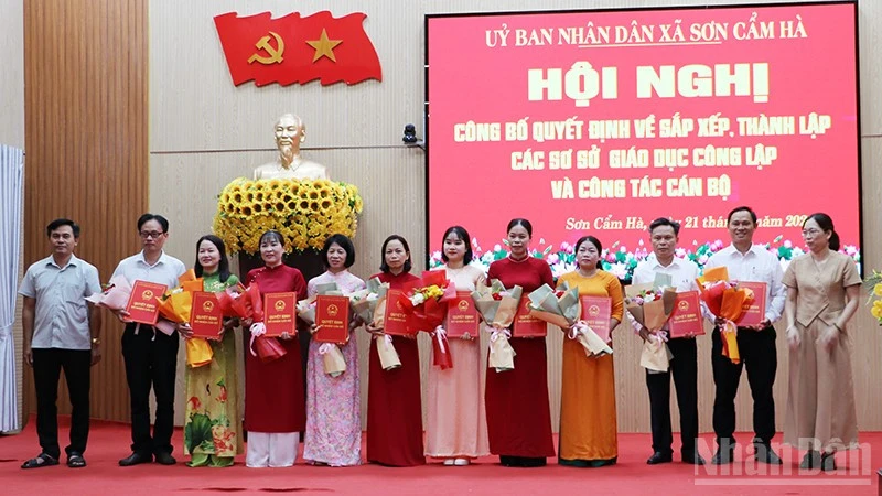 Đà Nẵng: Các địa phương phía nam công bố quyết định thành lập các trường học và công tác cán bộ