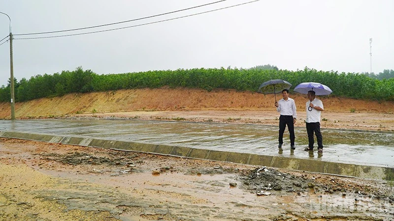 Đà Nẵng: Cần sớm bố trí đất tái định cư cho người dân vùng sạt lở ở xã Phú Ninh Đà Nẵng: Cần sớm bố trí đất tái định cư cho người dân vùng sạt lở ở xã Phú Ninh
