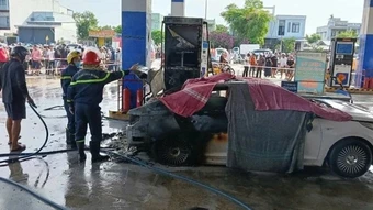 Đà Nẵng: Cháy xe ô-tô tại cây xăng, 2 người tử vong