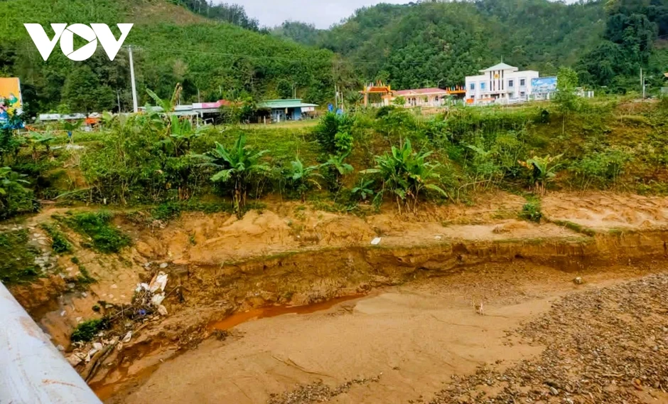 Đà Nẵng công bố tình huống khẩn cấp do sạt lở bờ sông tại xã A Vương Đà Nẵng công bố tình huống khẩn cấp do sạt lở bờ sông tại xã A Vương
