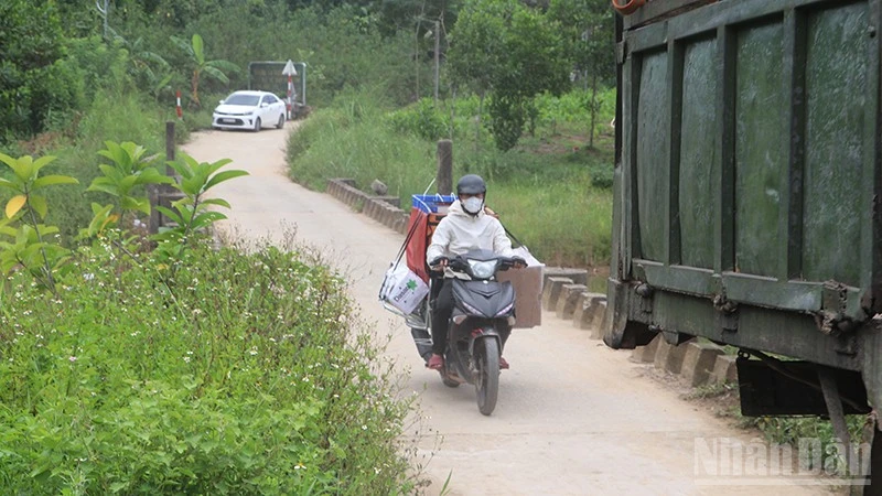 Đà Nẵng: Đường giao thông vào làng đồng bào dân tộc Cor ở xã Phú Ninh xuống cấp nghiêm trọng Đà Nẵng: Đường giao thông vào làng đồng bào dân tộc Cor ở xã Phú Ninh xuống cấp nghiêm trọng